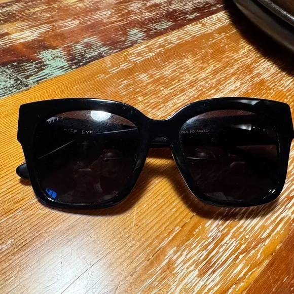 Diff Eyewear Bold Black Sunglasses Diff Eyewear | Accessories | Diff Eyewear Black Wayfarer  main image 4